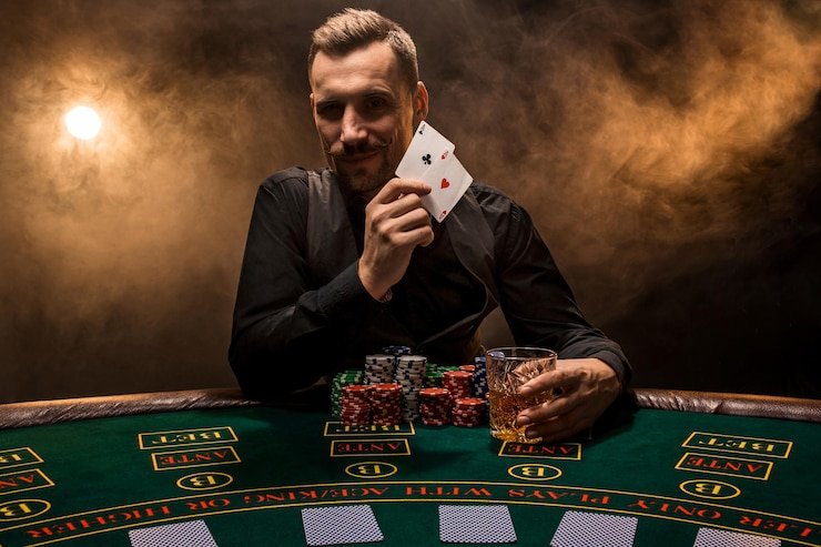 poker369 মানি হুইল গেমের রঙিন চাকা ঘুরছে